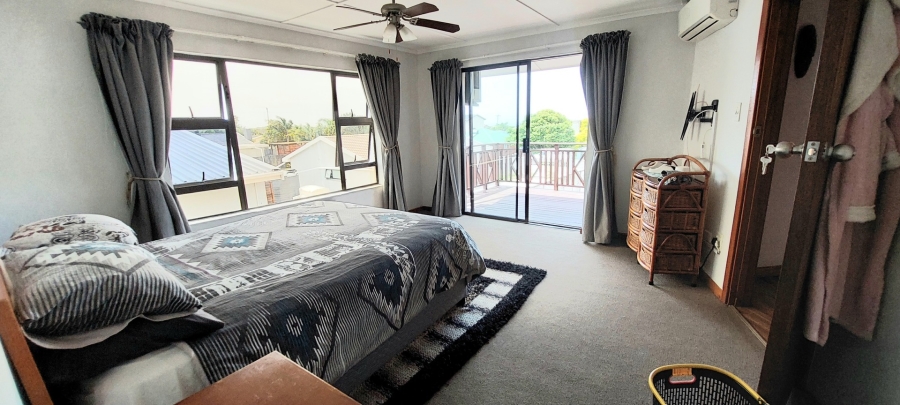 5 Bedroom Property for Sale in Sunrise On Sea Eastern Cape
